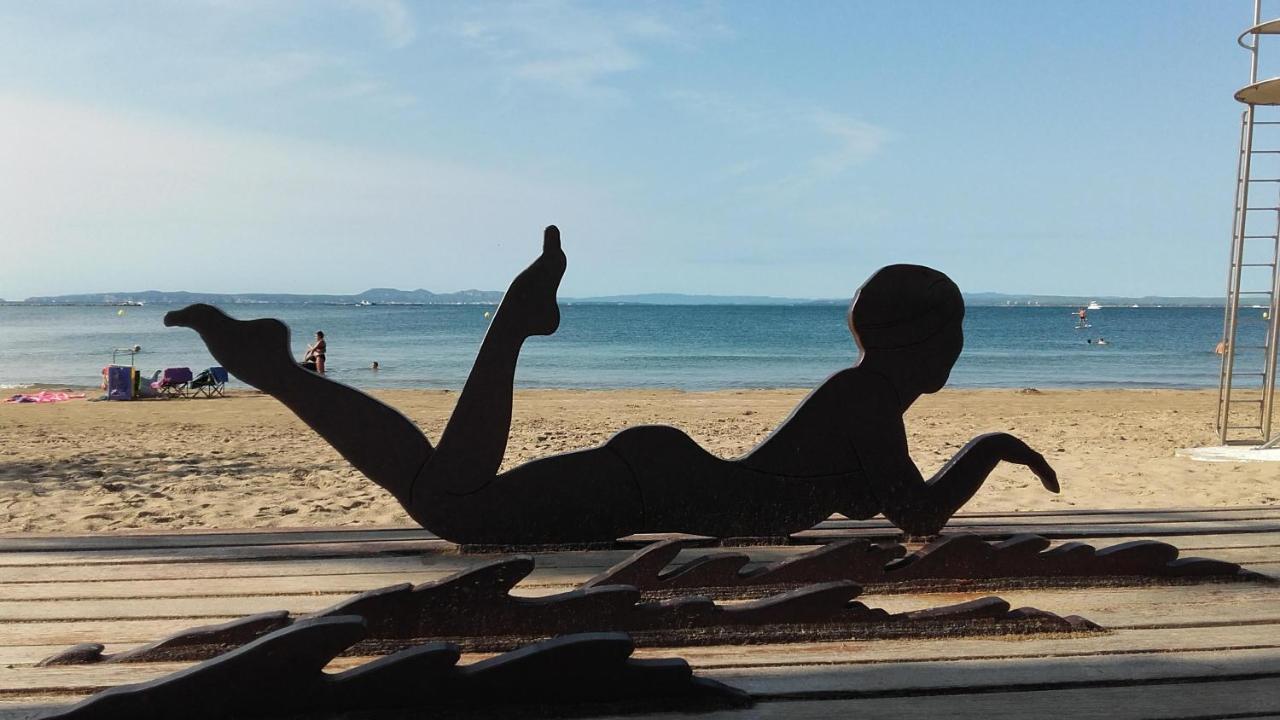 Appartement Premiere Ligne De Mer Avec Piscine Ρόζες Εξωτερικό φωτογραφία
