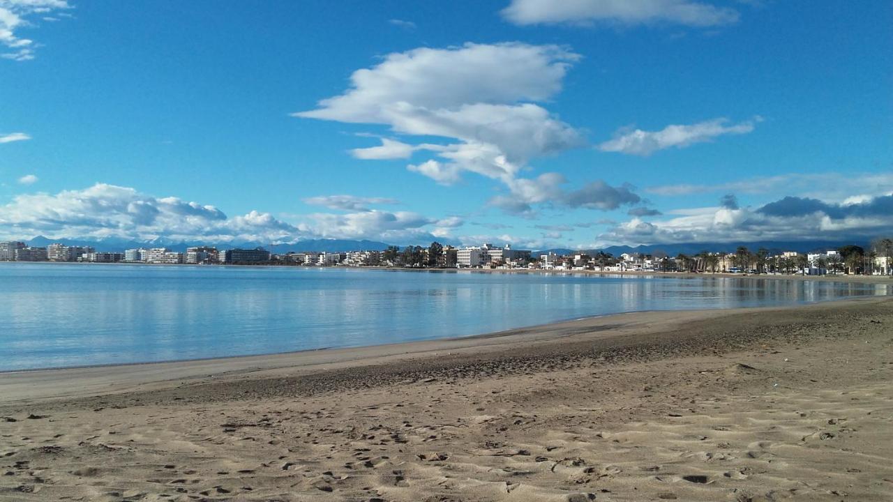 Appartement Premiere Ligne De Mer Avec Piscine Ρόζες Εξωτερικό φωτογραφία