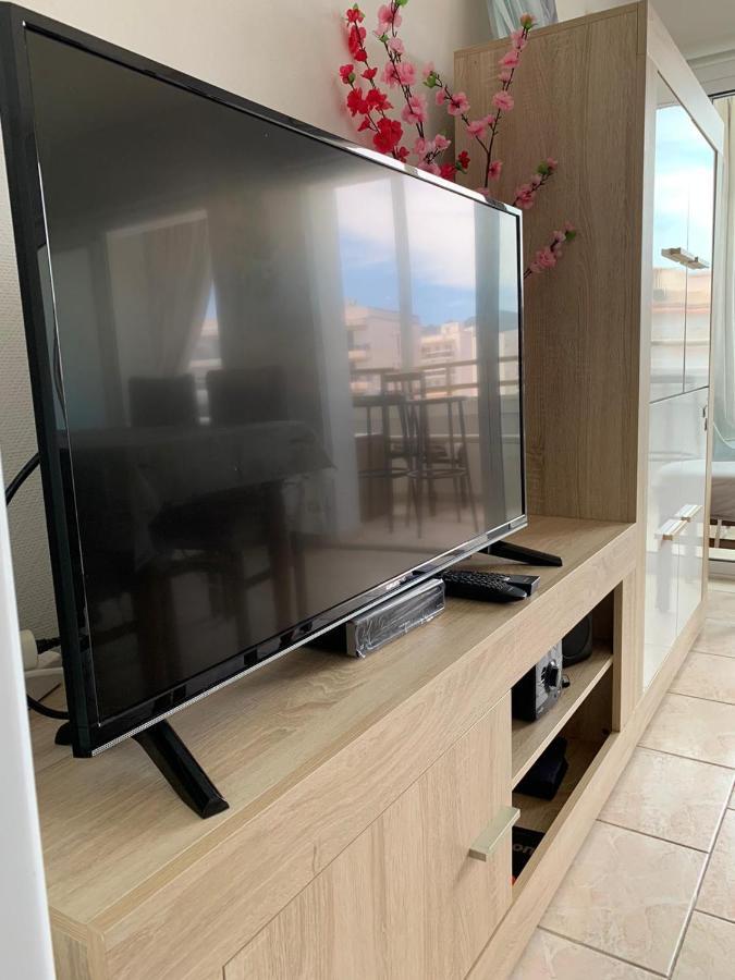 Appartement Premiere Ligne De Mer Avec Piscine Ρόζες Εξωτερικό φωτογραφία
