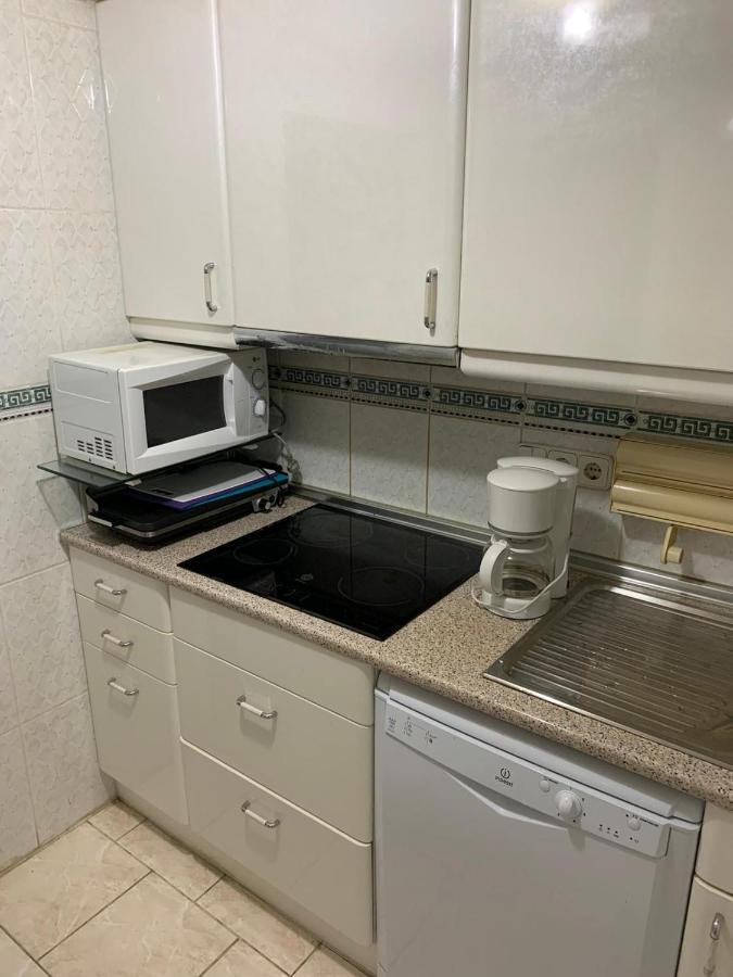 Appartement Premiere Ligne De Mer Avec Piscine Ρόζες Εξωτερικό φωτογραφία