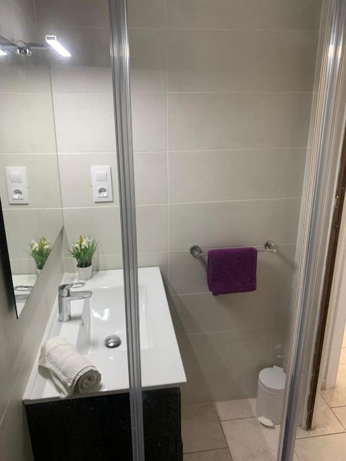 Appartement Premiere Ligne De Mer Avec Piscine Ρόζες Εξωτερικό φωτογραφία