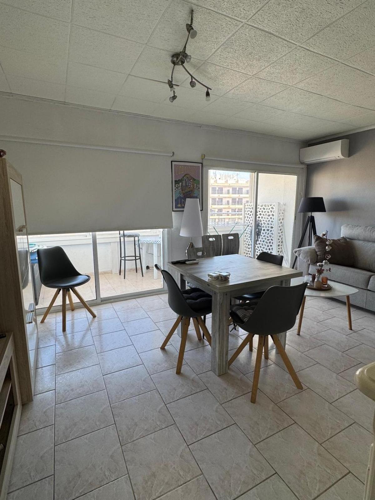 Appartement Premiere Ligne De Mer Avec Piscine Ρόζες Εξωτερικό φωτογραφία