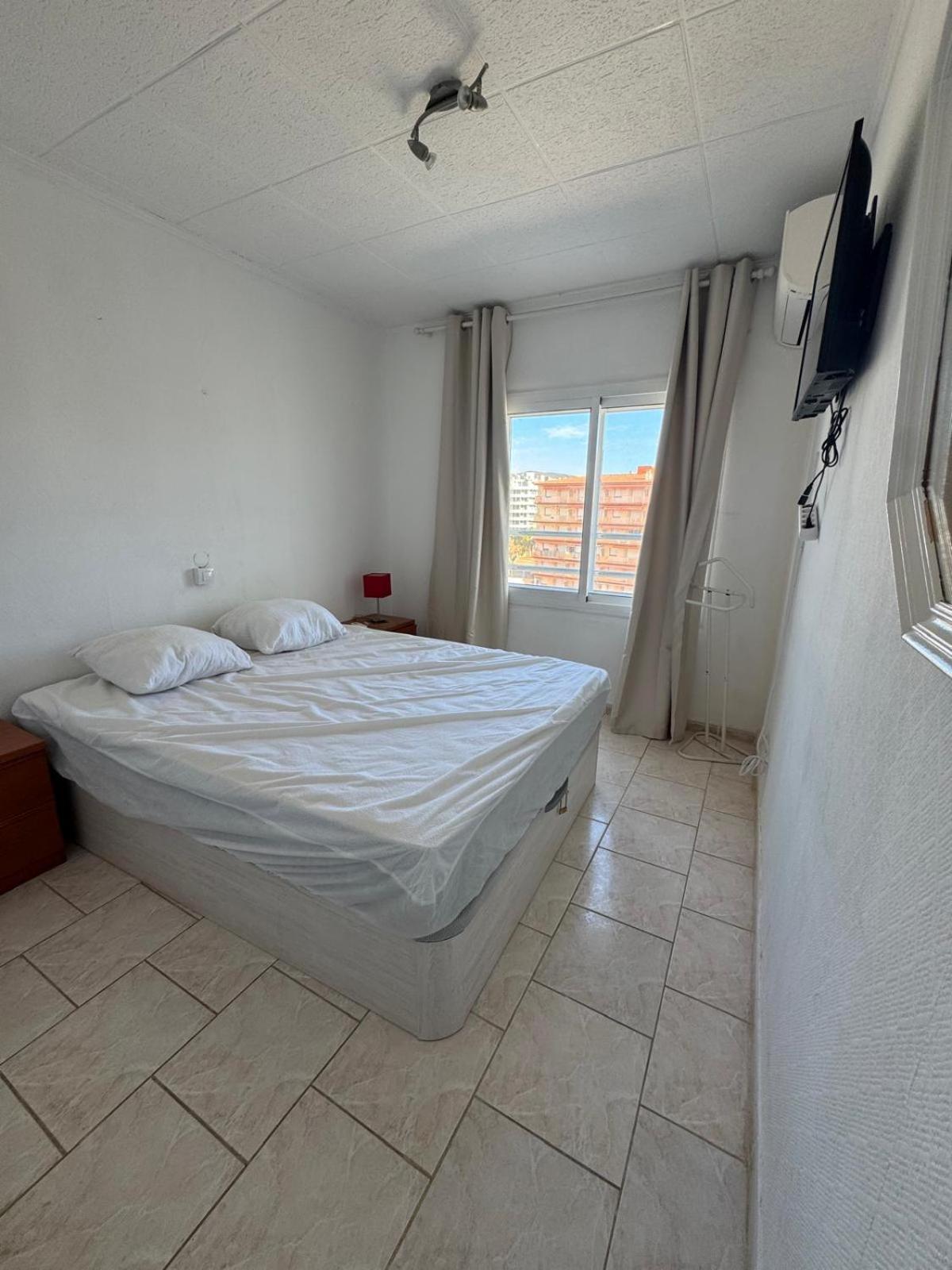 Appartement Premiere Ligne De Mer Avec Piscine Ρόζες Εξωτερικό φωτογραφία